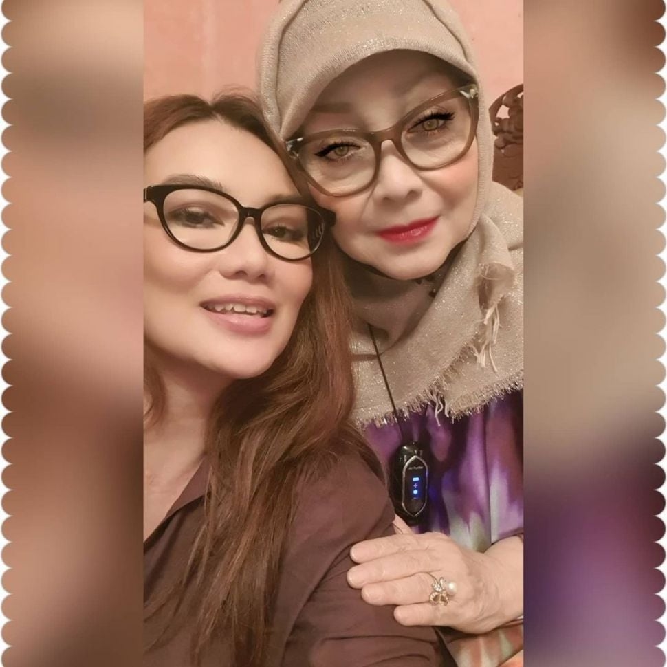 Reza Artamevia bersama ibunya, Endang Sri Wahyuni. [Instagram]