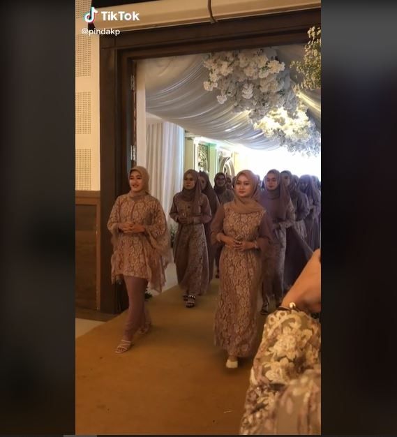 Viral Pengantin Bawa 21 Bridesmaid (tiktok.com/@pindakp)