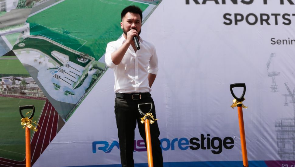 Presiden Direktur Prestige Motorcars Rudy Salim saat acara groundbreaking RANS Prestige Sportainment di Pantai Indah Kapuk 2, Jakarta Utara, Senin (22/11/2021). [Suara.com/Alfian Winanto]