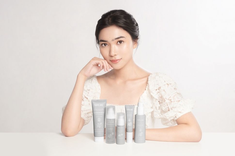 Penyanyi Isyana Sarasvati diperkenalkan sebagai The First Brand Ambassador N’PURE, Jumat (25/11/2021) kemarin. (Istimewa)