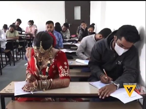 Prioritaskan Pendidikan, Perempuan Ini Ikut Ujian Beberapa Saat Sebelum Menikah. (Dok Viral Bhayani/Instagram)