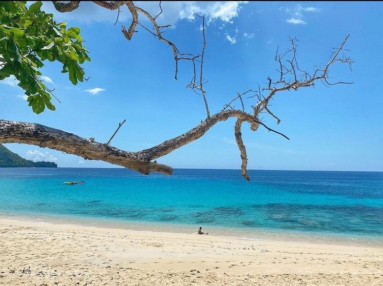 Pantai Pulisan (Instagram @angga.r.setiadi)