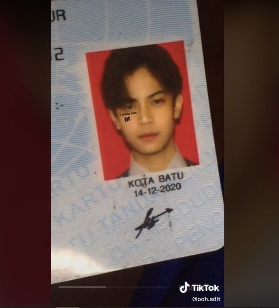 Viral Foto KTP Pria Mirip Cha Eun Woo (tiktok.com/@ooh.adit)