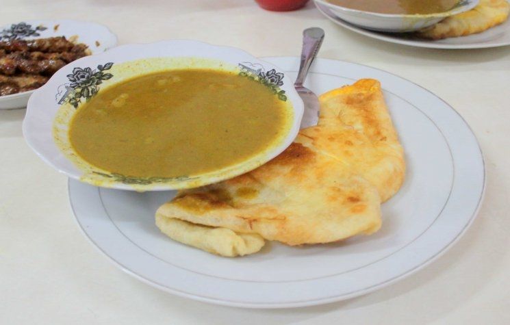 Martabak Har, salah satu kuliner khas Palembang selain pempek. (Guideku/Arendya)