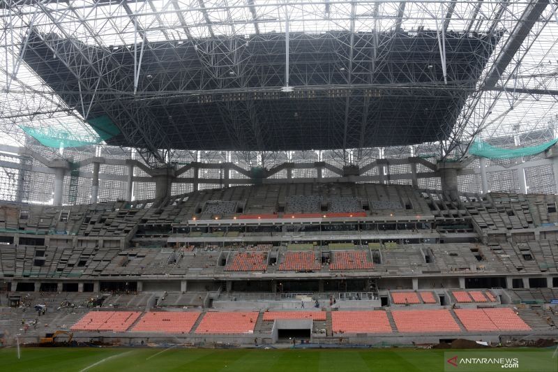 Penampakan tribun VVIP di Jakarta International Stadium (JIS), Jakarta. Progres pembangunan Jakarta International Stadium saat ini telah mencapai 86,4 persen, dan terus dikebut pengerjaannya jelang pelaksanaan International Youth Championship 2021. [ANTARA FOTO/Indrianto Eko Suwarso]