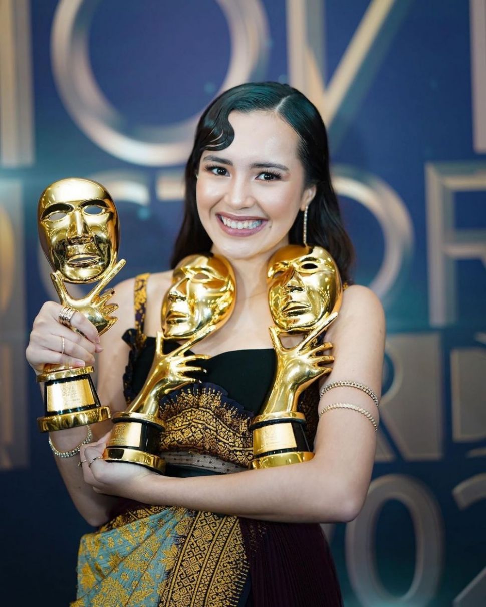 Potret Beby Tsabina Borong Piala IMA Awards 2021. [Instagram.com/bebytsabina]