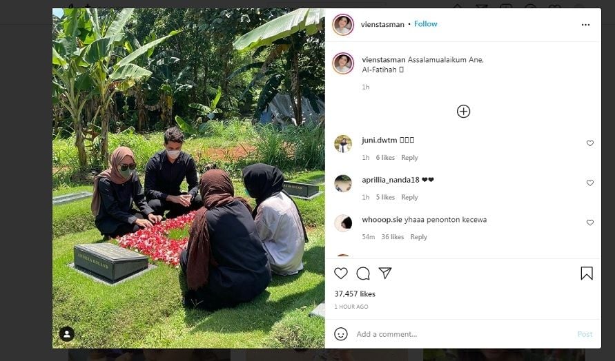 Rachel Vennya ajak Salim Nauderer ke makam sang ayah [Instagram]