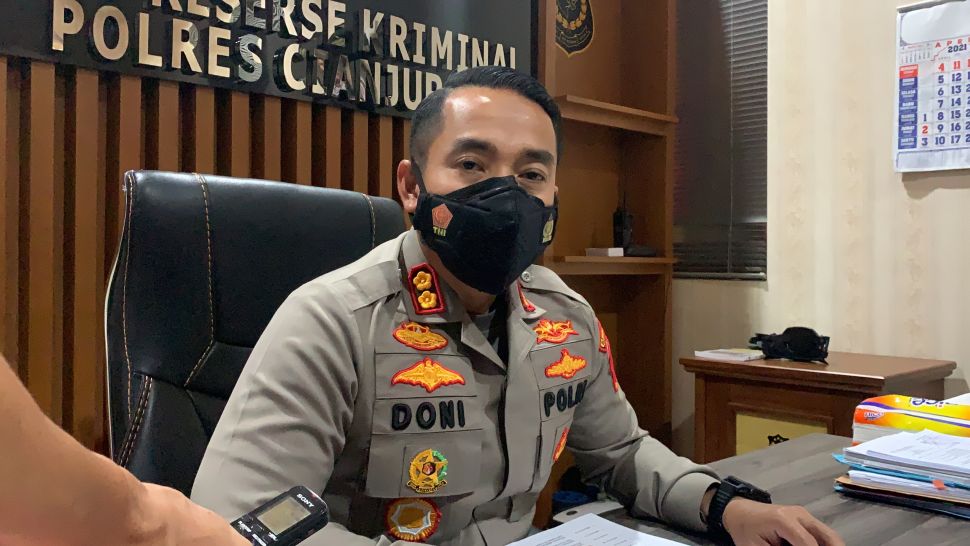 Kapolres Cianjur, AKBP Doni Hermawan saat diwawanca diruangannya, Jumat (3/12/2021). [Fauzi Noviandi/Suara.com]