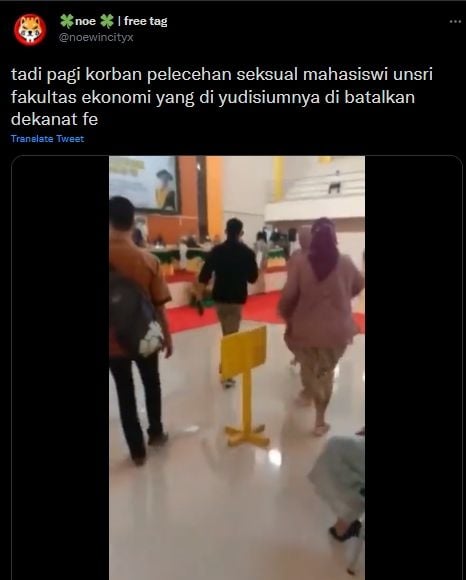 Viral video mahasiswi korban pelecehan seksual melakukan protes karena dibatalkan ikut yudisium. (Twitter/@noewincityx)