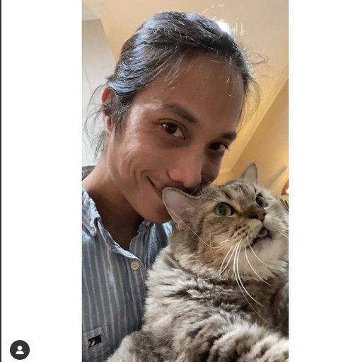 Pradikta Wicaksono dan kucingnya [Instagram/@dikta]