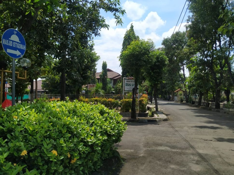 Masjid Istiqomah dalam Kompleks Perumahan Bulog I, Jatiwarna, Pondok Melati, Bekasi, Jawa Barat. [Suara.com/Muhammad Yasir]