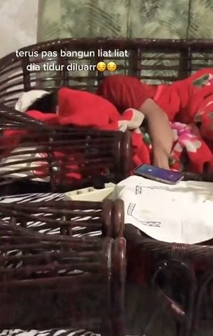 Seorang wanita mengaku ketiduran di kamar kakaknya. (Tiktok)