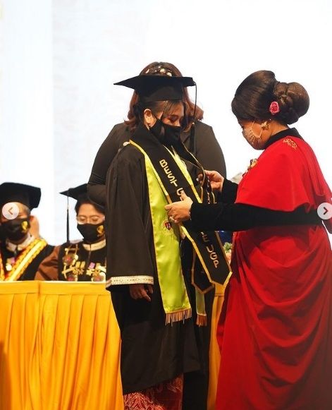 Prilly Latuconsina jalani wisuda [Instagram/prillylatuconsina96]