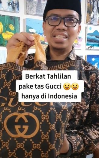 Bapak pamer tas mewah dari berkat tahlilan. (Tiktok/bayu.r.aji)