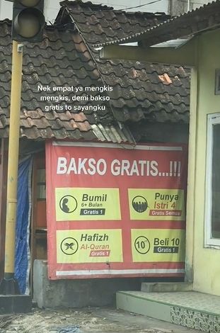 Warung bakso beri bakso gratis. (Tiktok/@dennydnswr)