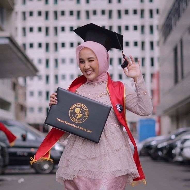 Fatin Shidqia lulus kuliah (instagram.com)