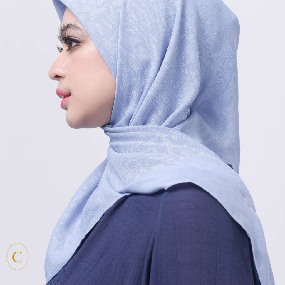 Hijab royal en coton gaufré qui convient à la saison des pluies.  (Doc. Calvin Caïn)
