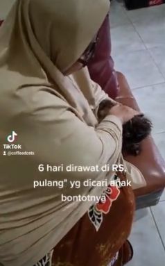 Sang ibu justru mencari kucing kesayangannya terlebih dahulu. (Twitter/@kochengfess)