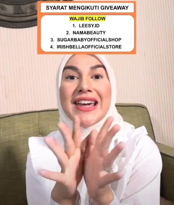 Irish Bella saat melakukan live shopping. [Instagram]