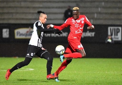 Pemain Timnas Laos Billy Ketkeophomphone saat masih memperkuat klub Ligue 1 Angers pada tahun 2018. [AFP]