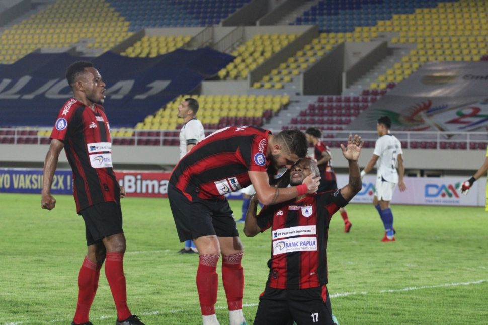 Pertandingan antara Persipura Jayapura vs PSIS Semarang di pekan ke-16 BRI Liga 1  di Stadion Manahan, Solo, Sabtu (11/12/2021). [Suara.com/Ronald Seger Praboowo]