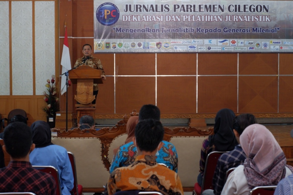 Ketua DPRD Kota Cilegon Isro Miraj memberi sambutan saat Deklarasi Jurnalis Parlemen Cilegon, Sabtu (11/12/2021). [DOK JPC]