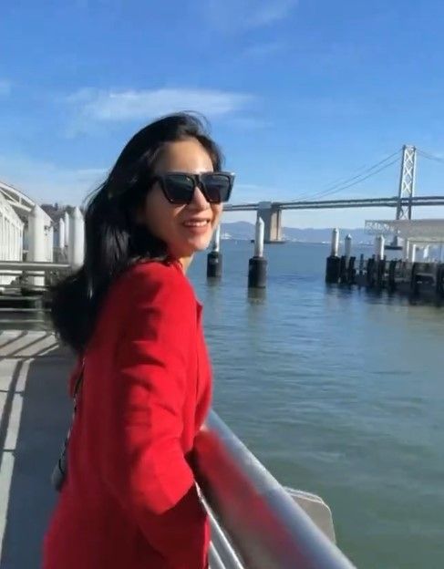 Bunga Zainal tengah berlibur bersama keluarga di San Francisco, California, Amerika Serikat. [Instagram]