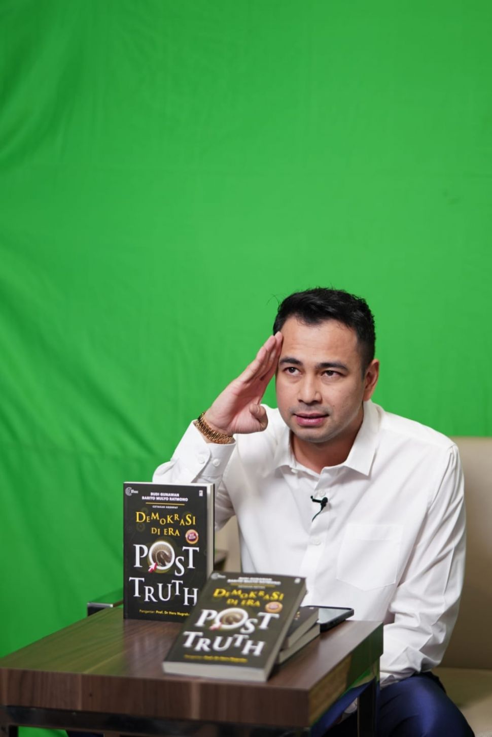 Raffi Ahmad Ajak Anak Muda Baca Buku Demokrasi di Era Post Truth, Apa Alasannya? (Dok: Istimewa)