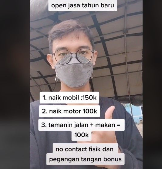 Pria buka jasa tahun baru (tiktok.com/@destenprima)