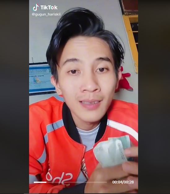 Viral Uang Bertuliskan Perjanjian Cinta Bikin Ngakak (tiktok.com/@gugun_hariskii)