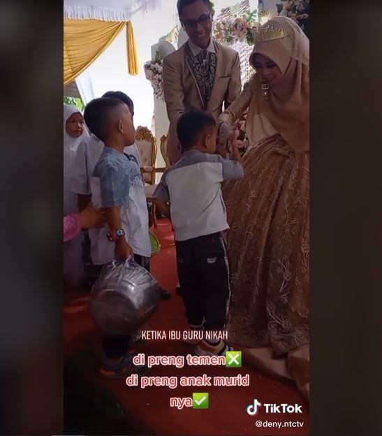 Viral Pernikahan Guru SD, Didatangi Rombongan Bocah (tiktok.com/@deny.ntctv)