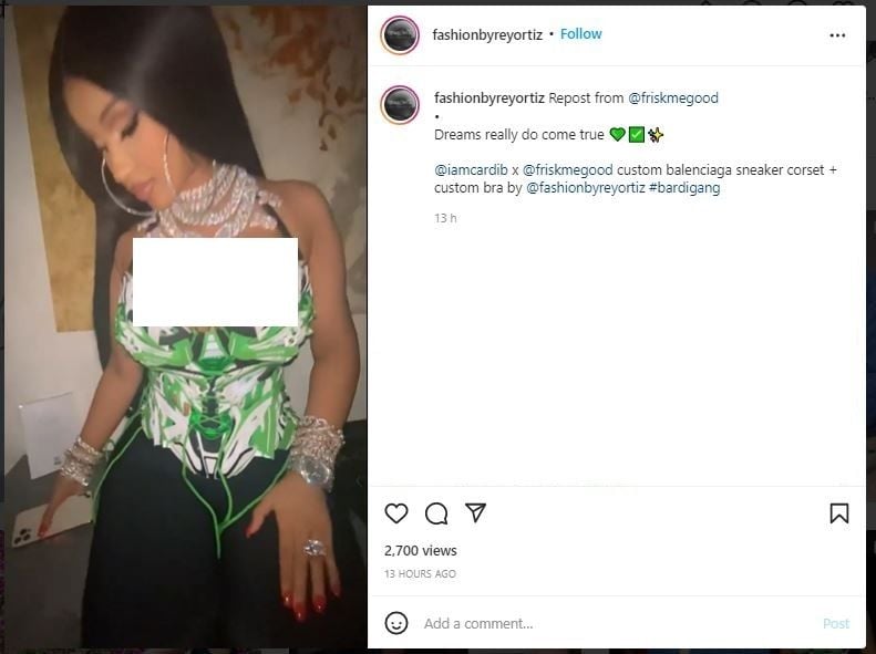 Cardi B Pakai Korset dari Sneaker Balenciaga (instagram.com/fashionbyreyortiz)