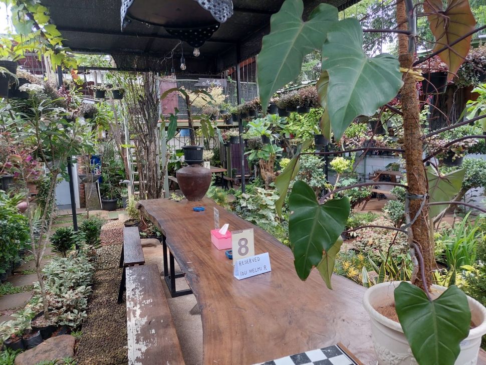 Garden Cafe, Pilihan Bagi Anda yang Ingin Bersantap di Tengah Taman