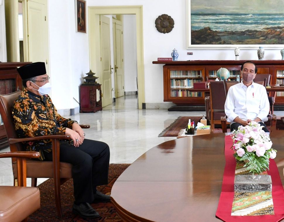 Ketua Umum PBNU Terpilih Yahya Cholil Staquf alias Gus Yahya menemui Presiden Jokowi di Istana Bogor melaporkan hasil Muktamar NU ke-34 di Lampung. [Foto BPMI Sekretariat Presiden]