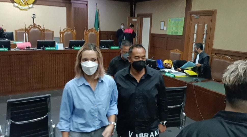 Nia Ramadhani dan Ardi Bakrie kembali menjalani sidang narkoba di Pengadilan Negeri Jakarta Pusat, Kamis (30/12/2021). [Evi Ariska/Suara.com]