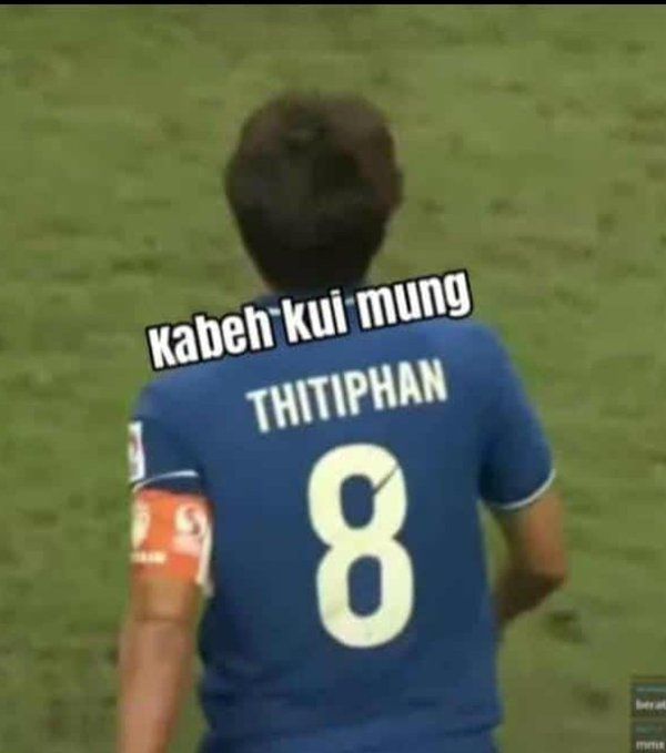 Meme Pesepak Bola Thailand Thitiphan Puangchan. (Twitter)