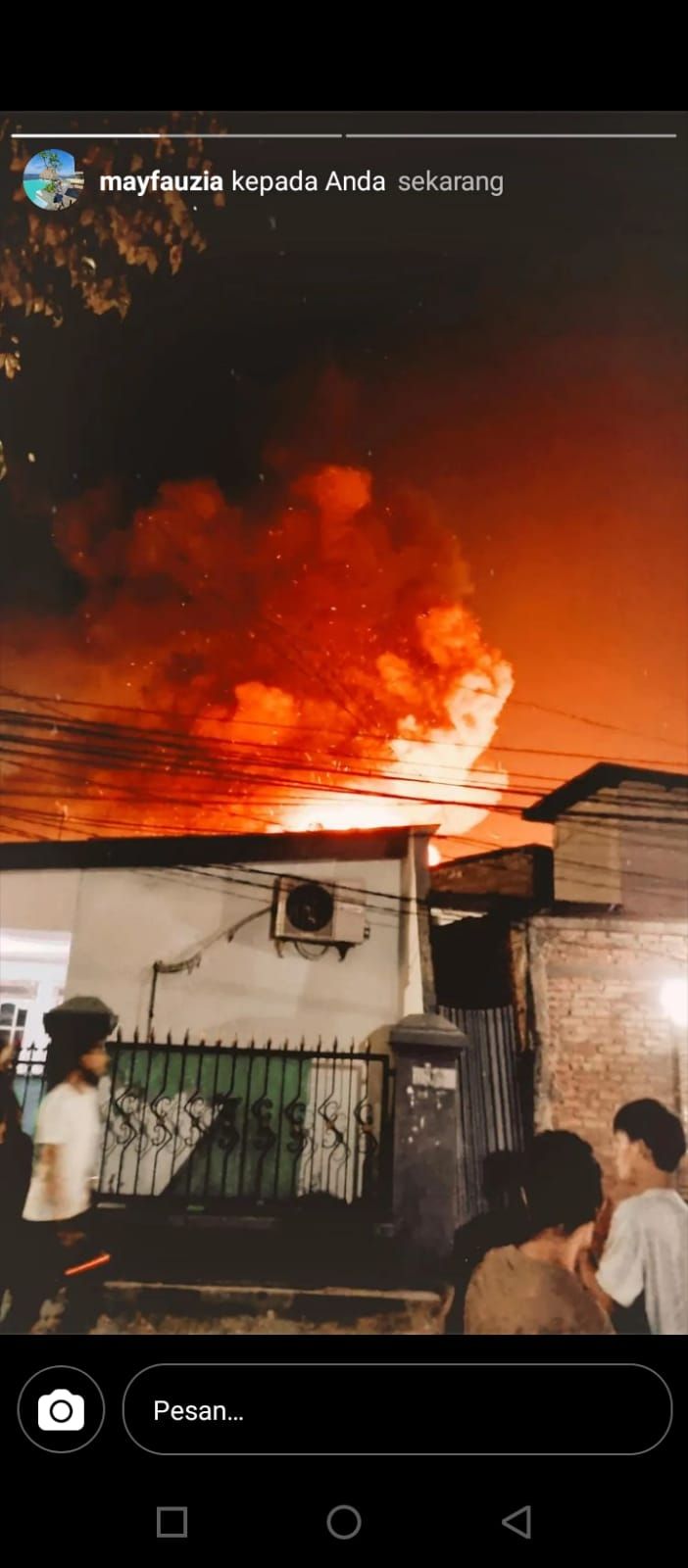Vor dem Jahreswechsel gerieten mehrere Häuser in Kemayoran durch Feuerwerkskörper in Brand. [Tangkapan layar Instagram]