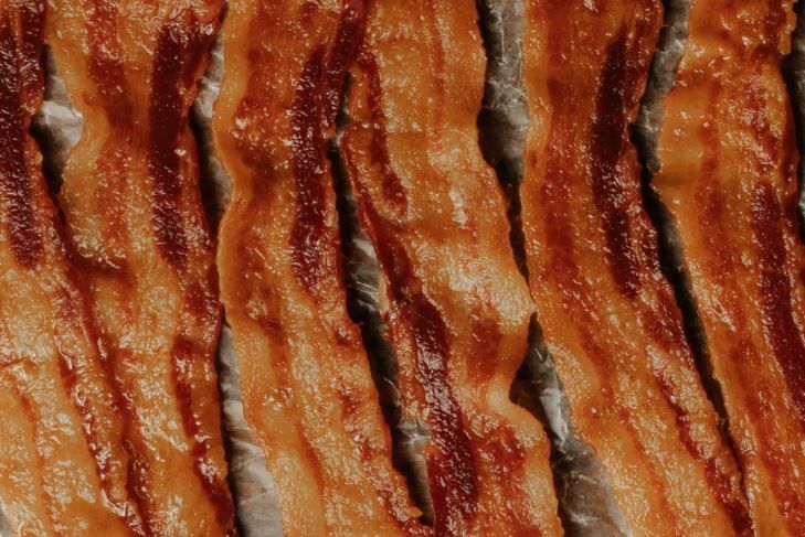 Ilustrasi bacon ilustrasi daging babi (Unsplash @wrightbrand)