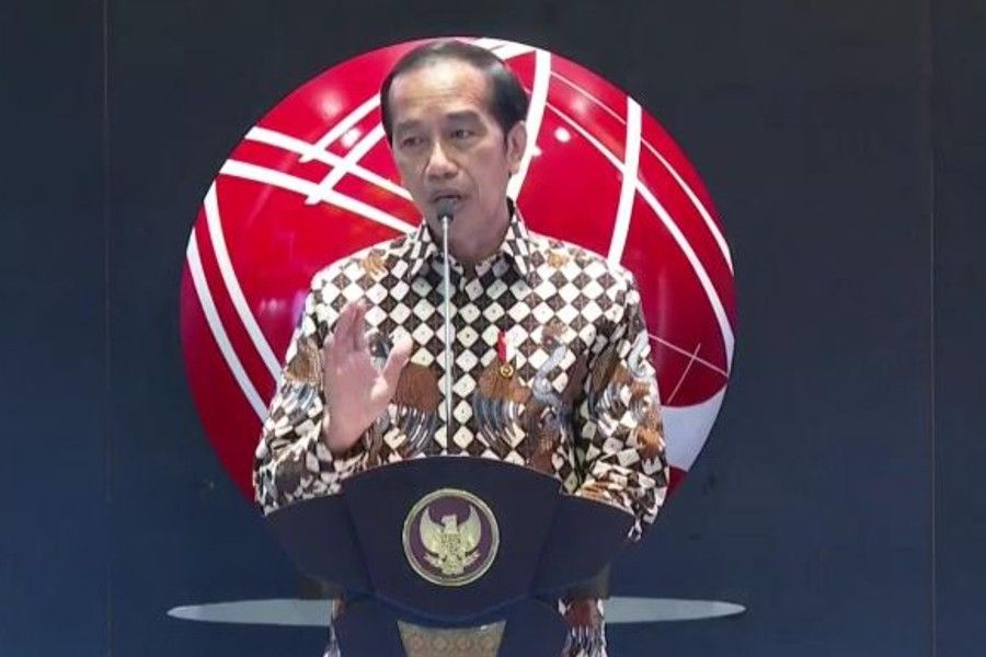 Presiden Jokowi menyampaikan sambutan dalam peresmian pembukaan perdagangan Bursa Efek Indonesia (BEI) tahun 2022 di gedung BEI, Jakarta, Senin (3/1/2022). [Dok.Antara]
