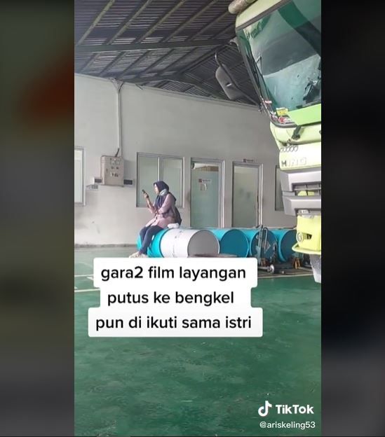 Viral Pria Dibuntuti Istri ke Bengkel Gara-gara Layangan Putus (tiktok.com/@ariskeling53)