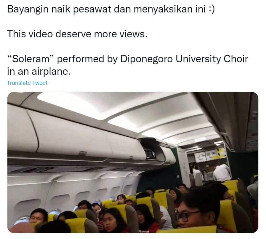 Video Paduan Suara Mahasiswa Undip Menyanyi di Pesawat 2018 Viral, Publik Ramai Berdebat (Twitter)