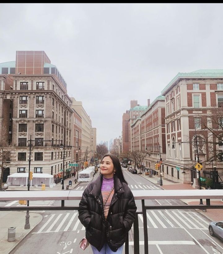 Momen Prilly Latuconsina Liburan di Amerika. (Instagram/prillylatuconsina96)