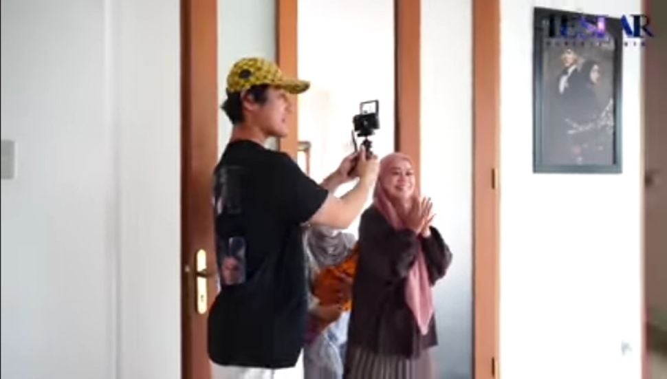 Momen Lesti Kejora ke Rumah Usai Lahiran. (YouTube/Leslar Entertainment)