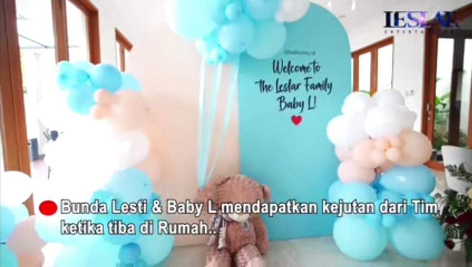 Momen Lesti Kejora ke Rumah Usai Lahiran. (YouTube/Leslar Entertainment)