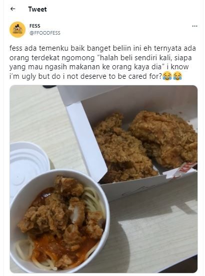 Dinyinyiri karena diberikan makanan (Twitter @FFOODFESS)