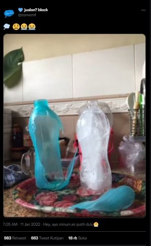 Saat botol pecah saat disimpan di freezer, dan es batu muncul, sulfok juga terungkap.  (Twitter/@convomf)