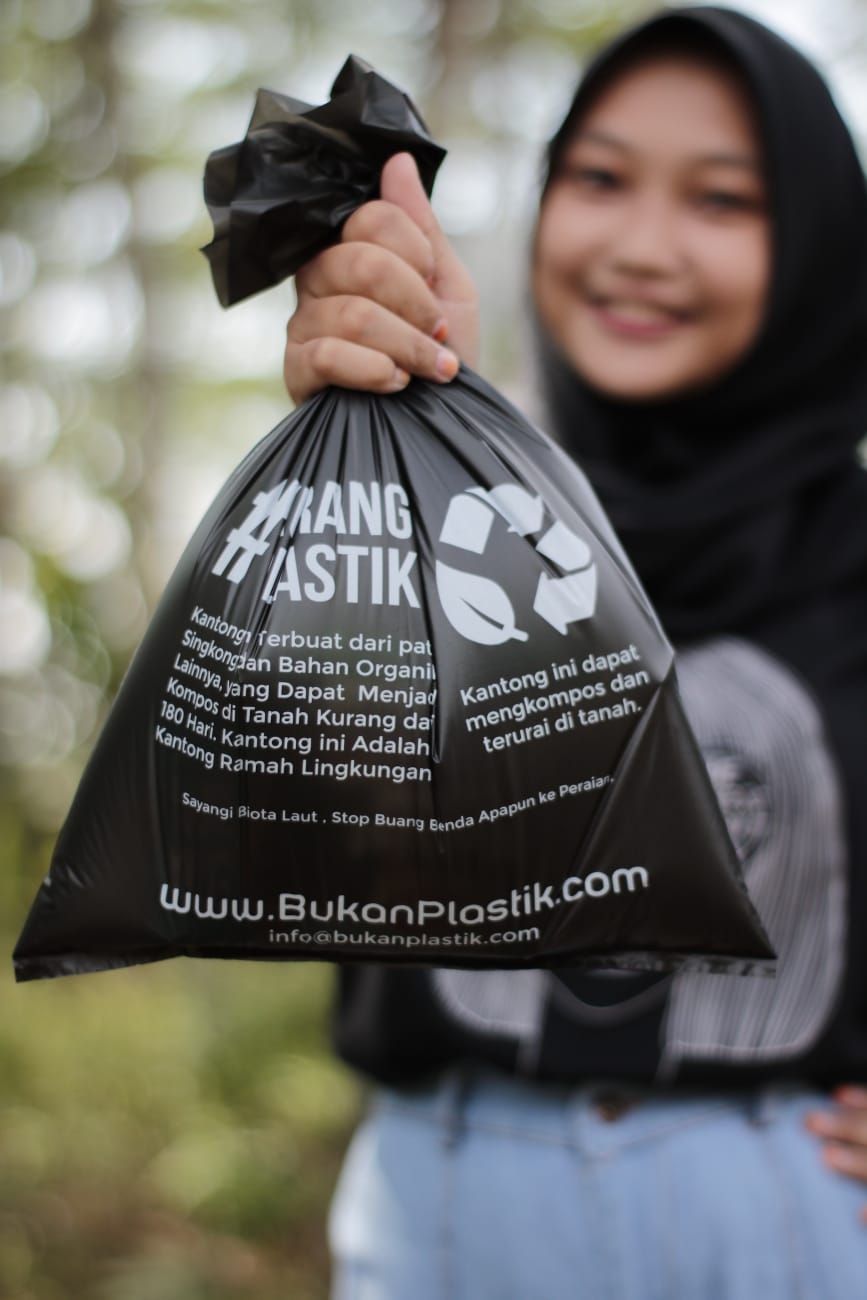 Bukan Plastik merupakan salah satu contoh UMKM asal Semarang yang menawarkan alternatif dari plastik sekali pakai yang didirikan oleh Aisa Putri Wibowo pada April 2020. [Istimewa]