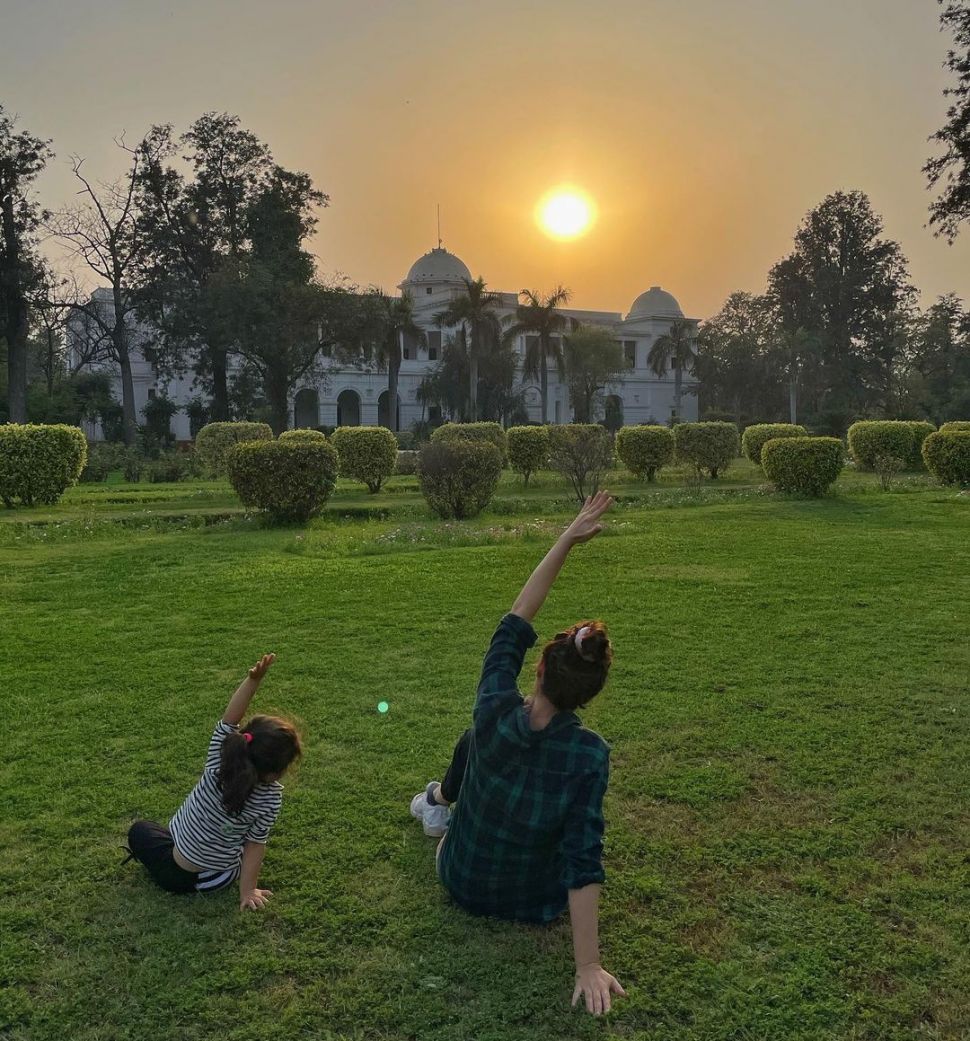 Istana Pataudi milik keluarga Saif Ali Khan memiliki halaman dan ladang yang luas. [Instagram]