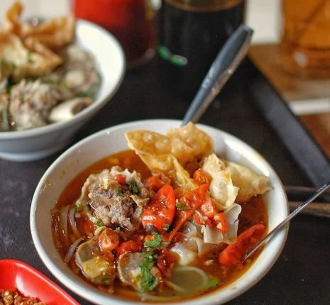 Bakso Abah Killer, kuliner pedas khas Surabaya yang wajib dicoba. (Instagram/@baksoabahkiller)