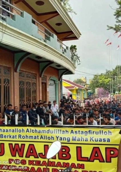 Ratusan santri padati pintu masuk ponpes (instagram.com/for.mujeres/)